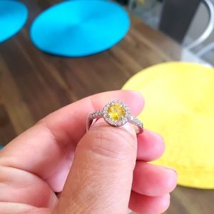 Beautiful Ring w Topaz Stone  sz 10